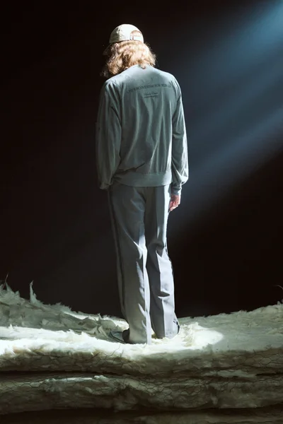 Look 12